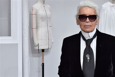 Fashion icon and Chanel boss Karl Lagerfeld dies .